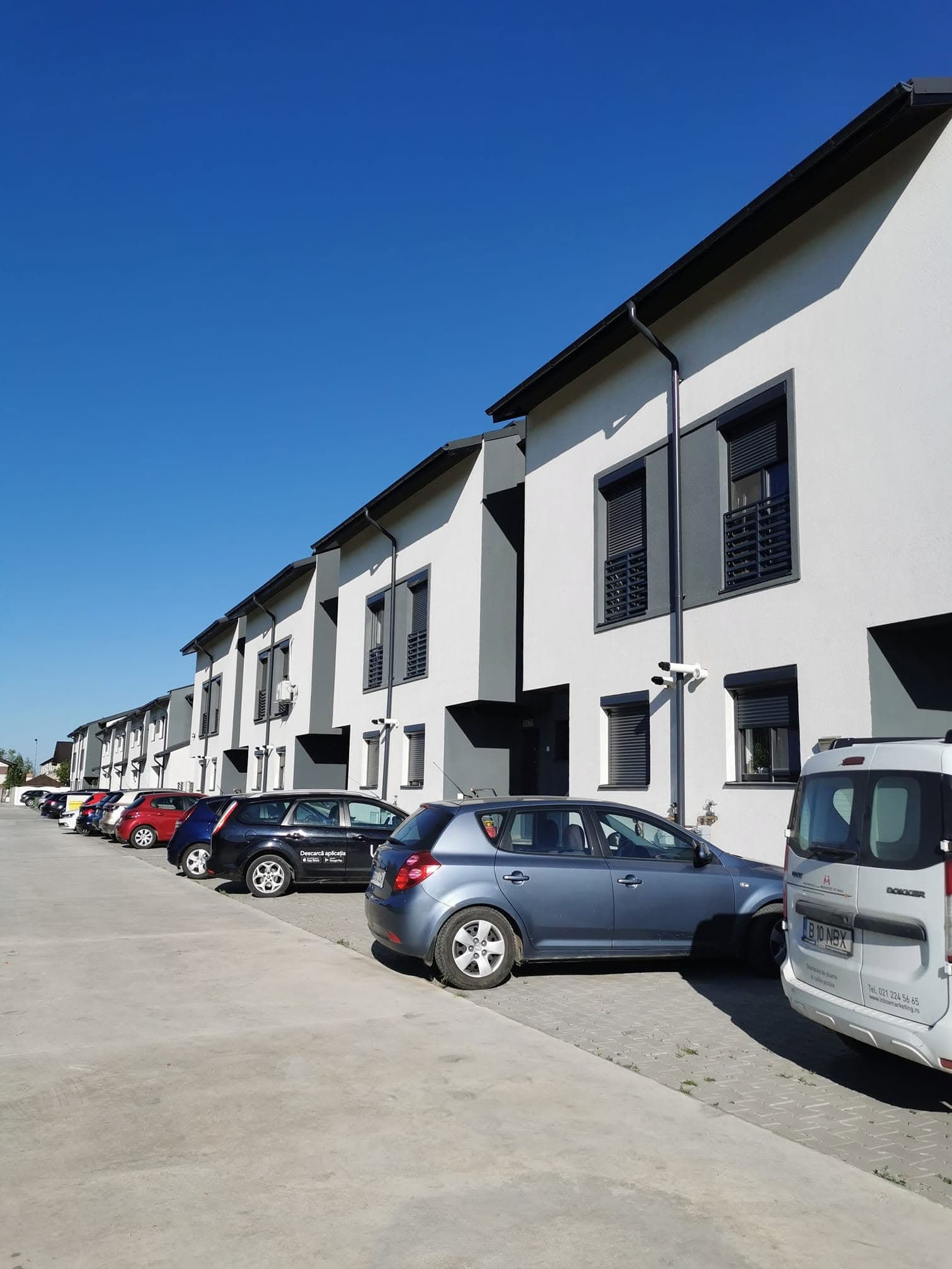 Casă înșiruită 4 camere — Iernii 45